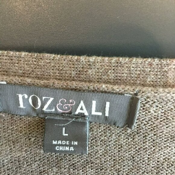 Roz & Ali V-Neck Sweater Long Sleeve Button Accent Pullover Women's Size Large - Picture 6 of 9